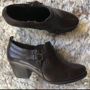 SOLD Women’s Brown Boots